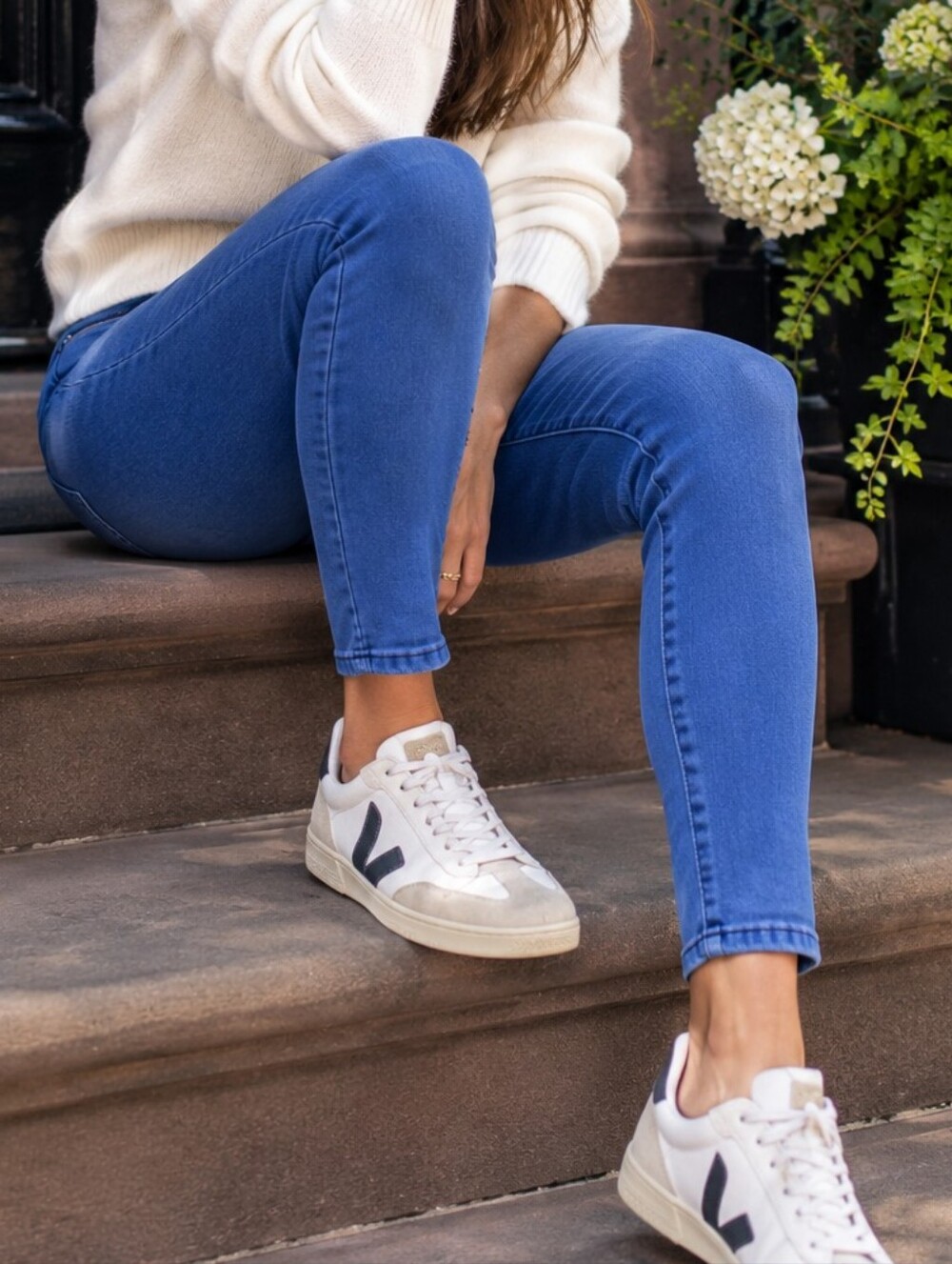 Club Monaco Blue  jessie low rise skinny jean size2